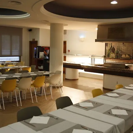 Canada Palace Hotell 4*
